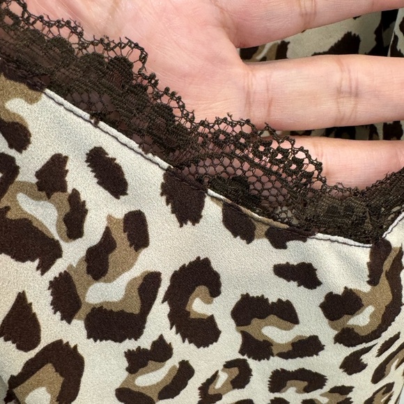 Beautiful leopard top w/adj. straps - Picture 6 of 7